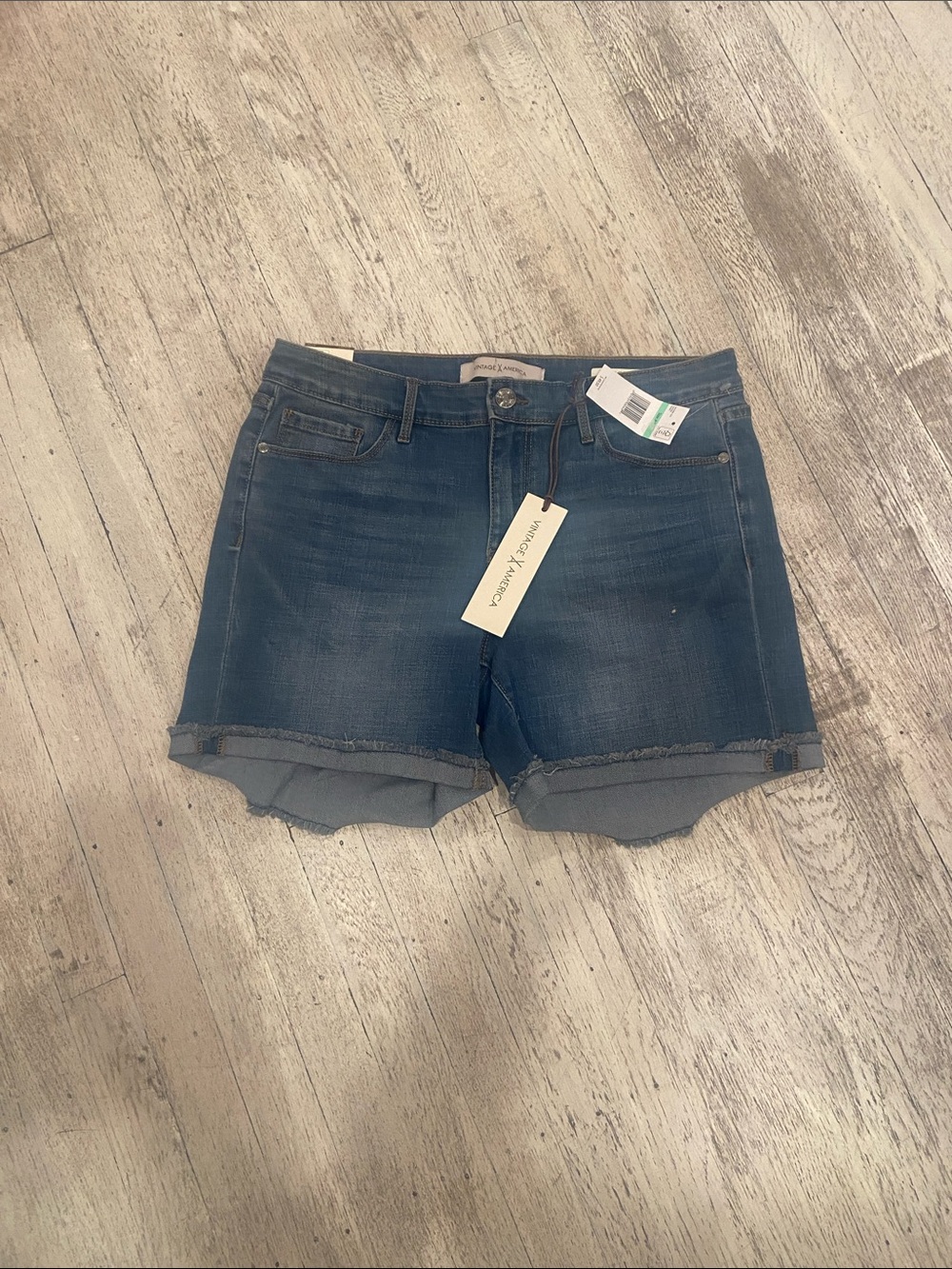 VINTAGE X AMERICA Dark Wash Denim Shorts SIZE 8/29 NWT